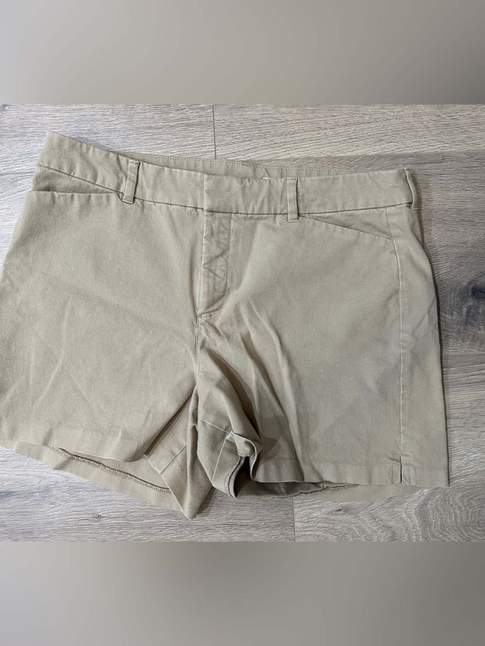 Old Navy Women’s Tan Flat-Front Shorts